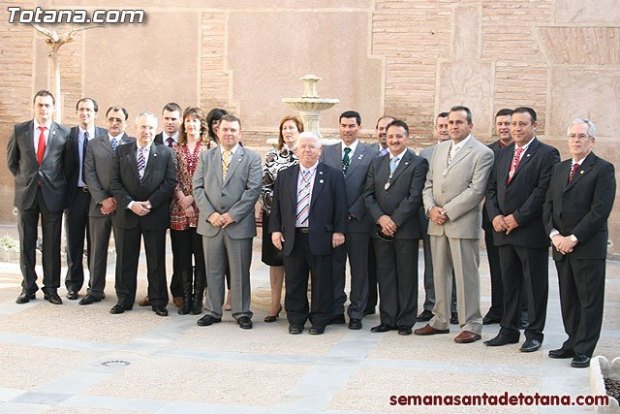 El alcalde felicita al Cabildo y a todas las Hermandades por la buena organización de todos los actos y procesiones de la Semana Santa