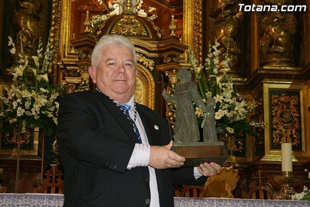 Los actos de Semana Santa se inician con la presentación del cartel anunciador, la revista y el Nazareno de Honor