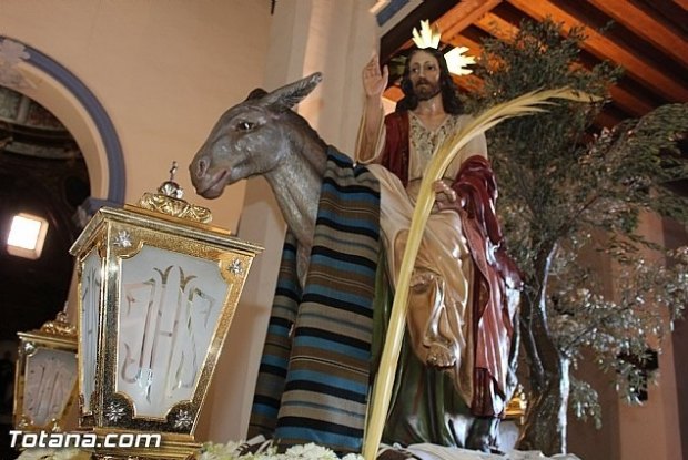 Nota informativa para los ayudas (Viernes de Dolores, traslado burra y Domingo de Ramos)